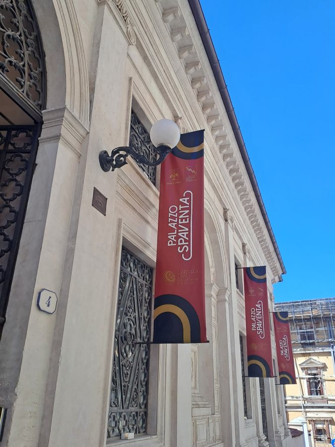 Palazzo Spaventa, nel centro storico dell'Aquila. (Fotografia di Simone Salve/The Ampersand)